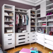 Cómo maximizar el espacio en un closet pequeño